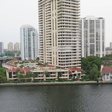 Ocean Reserve Luxury Condos Across From Sunny Isles Beach Miami Beach Exterior foto