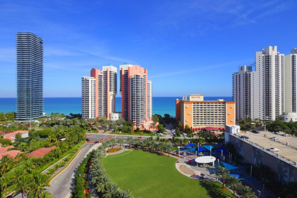 Ocean Reserve Luxury Condos Across From Sunny Isles Beach Miami Beach Exterior foto