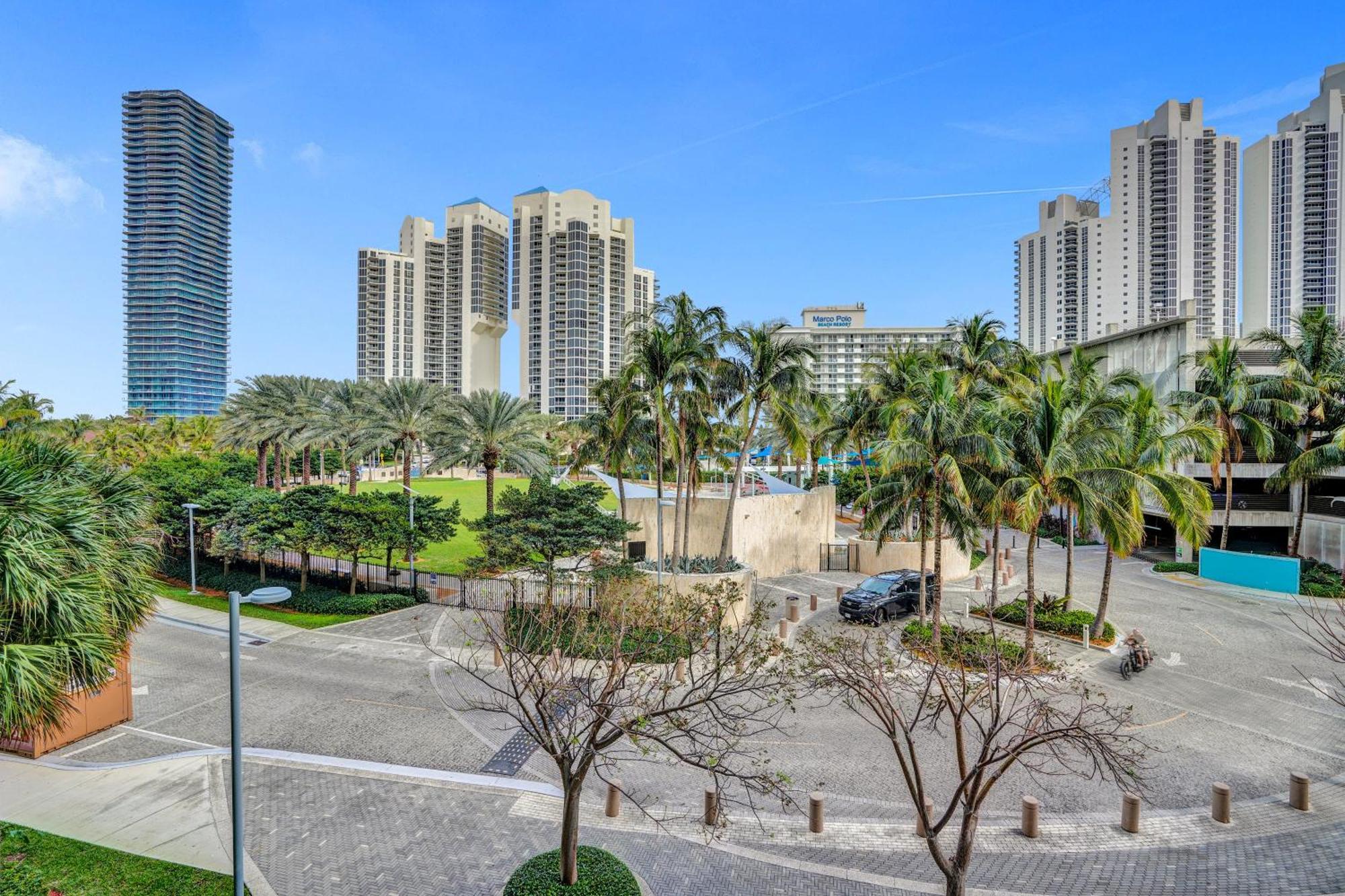 Ocean Reserve Luxury Condos Across From Sunny Isles Beach Miami Beach Exterior foto