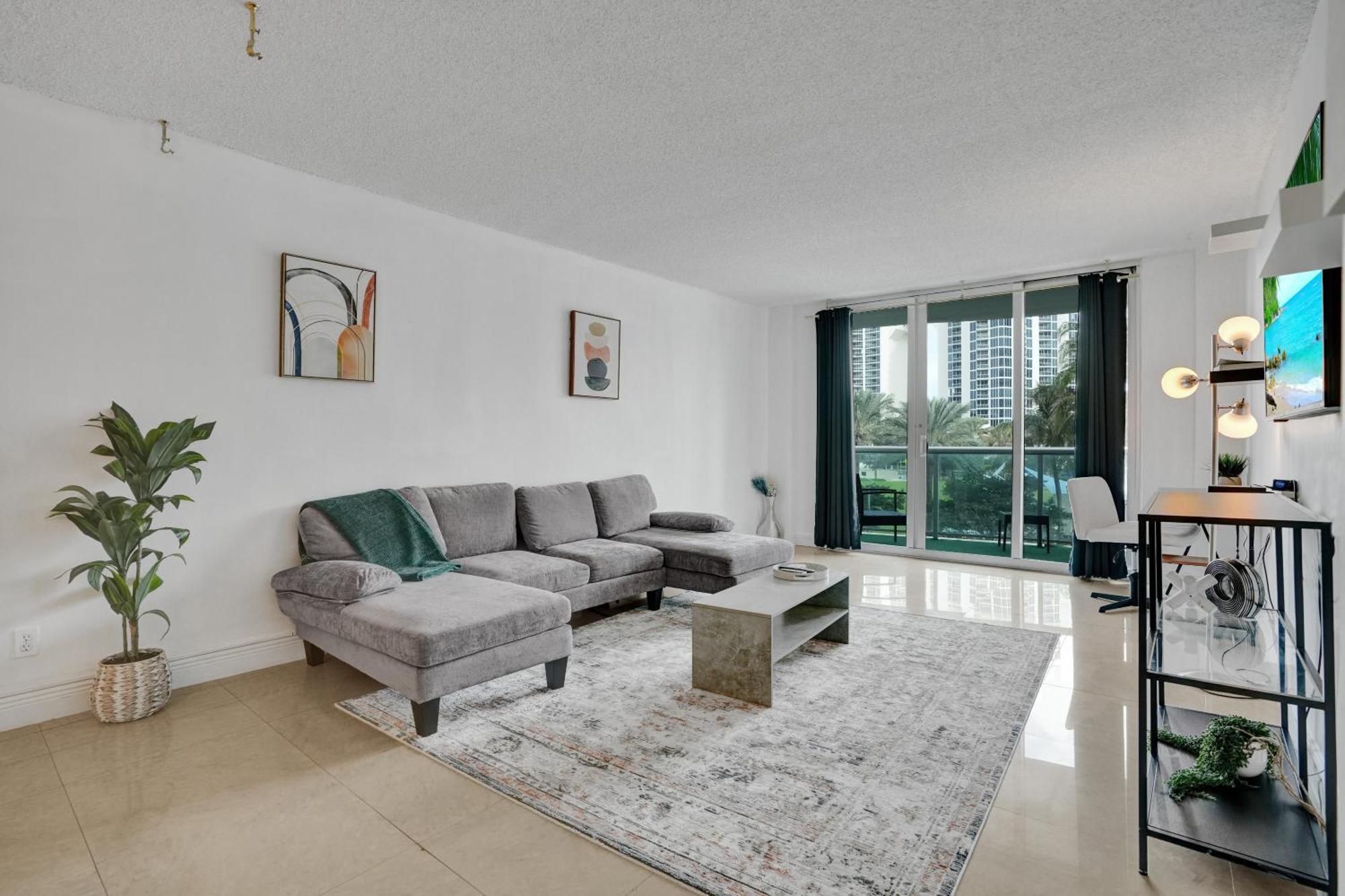 Ocean Reserve Luxury Condos Across From Sunny Isles Beach Miami Beach Exterior foto