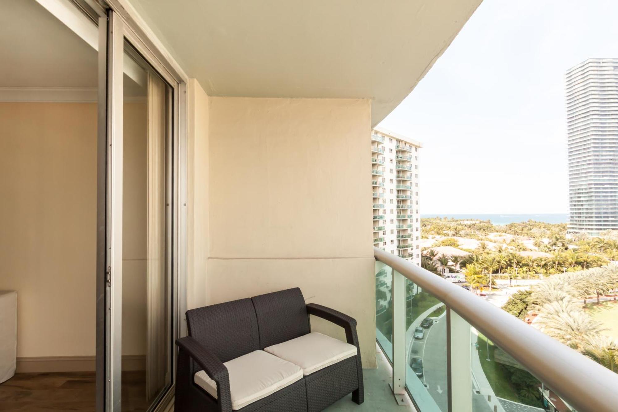 Ocean Reserve Luxury Condos Across From Sunny Isles Beach Miami Beach Cameră foto
