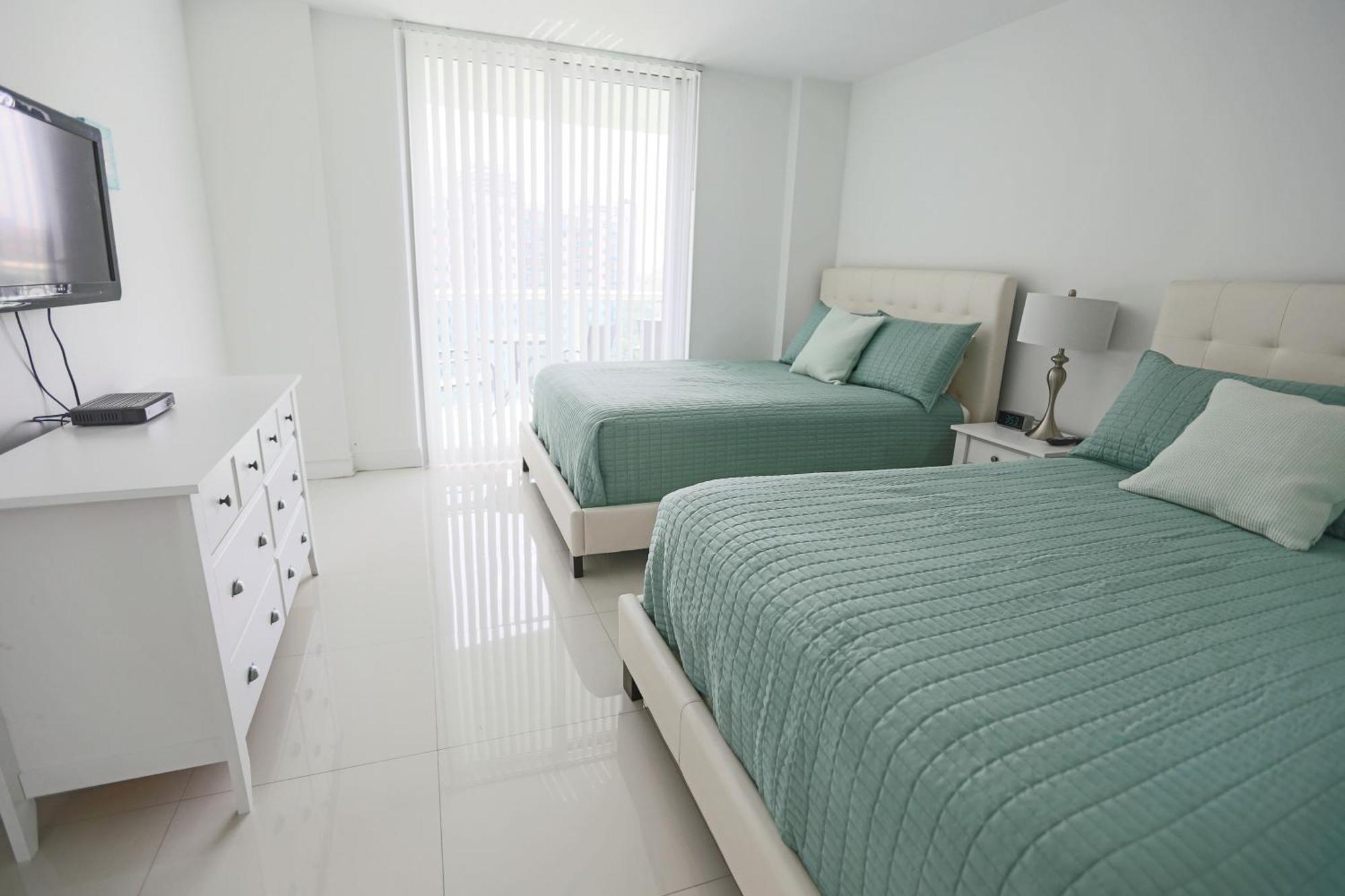 Ocean Reserve Luxury Condos Across From Sunny Isles Beach Miami Beach Exterior foto