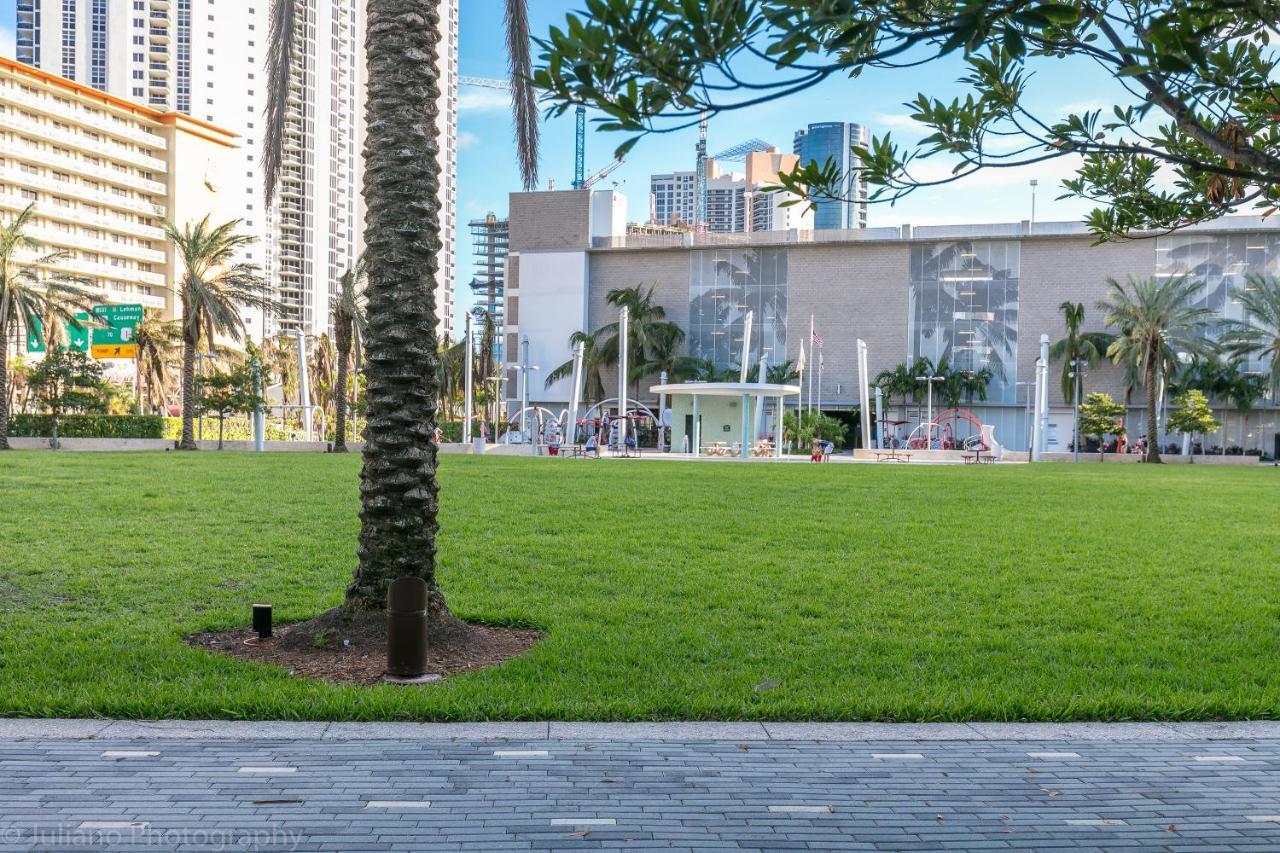 Ocean Reserve Luxury Condos Across From Sunny Isles Beach Miami Beach Exterior foto